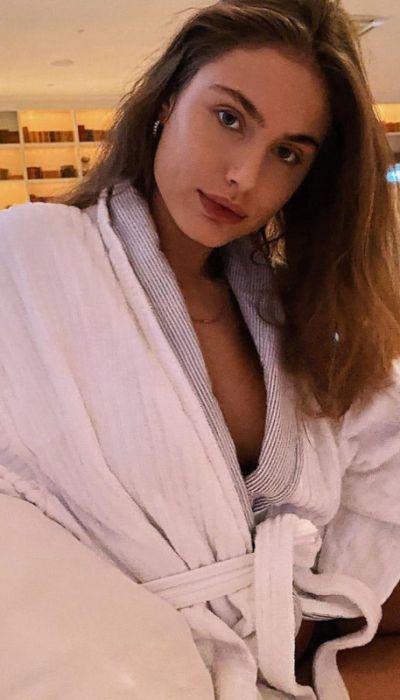 Купить проститутку в Екатеринбурге (Евгения , рост: 165, вес: 50)