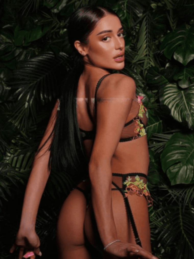 Вызов девушки в Екатеринбурге (Виталина , тел. 8 927 207-98-66)