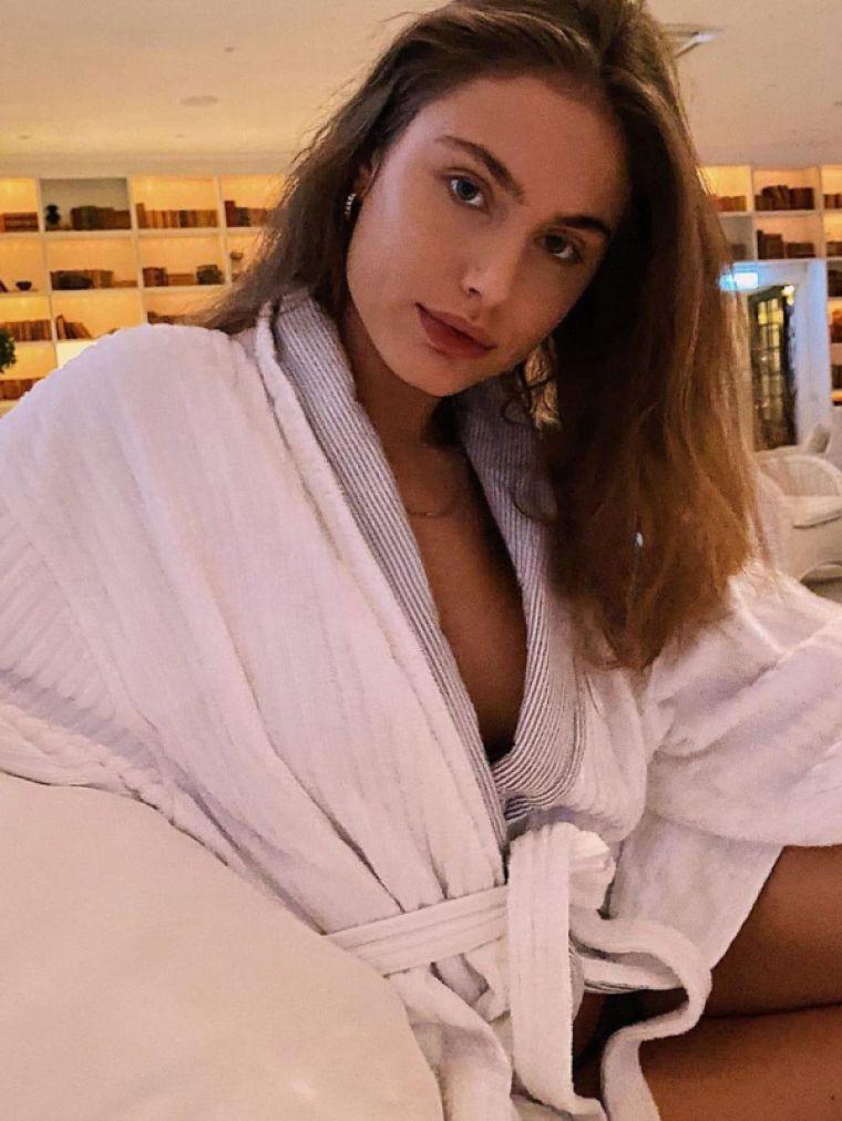 Купить проститутку в Екатеринбурге (Евгения , рост: 165, вес: 50)