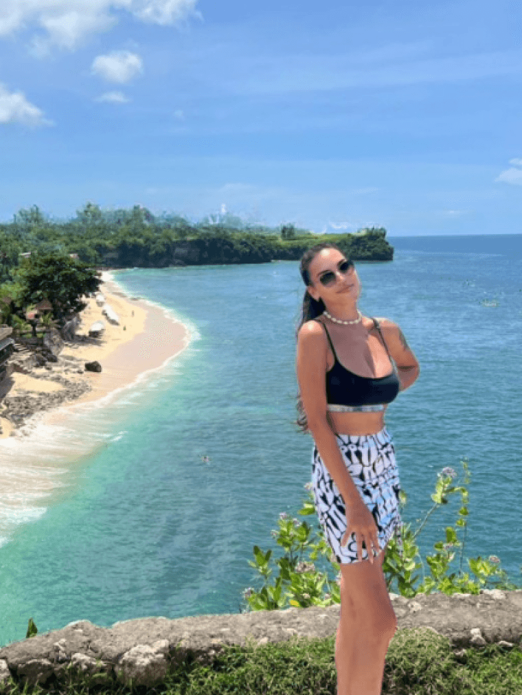 Купить проститутку в Екатеринбурге (Ада, рост: 168, вес: 54)