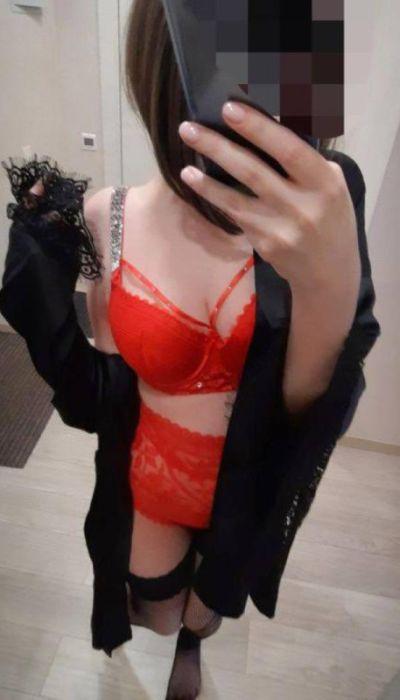 Снять девушку на час (Ульяна, 24 лет)